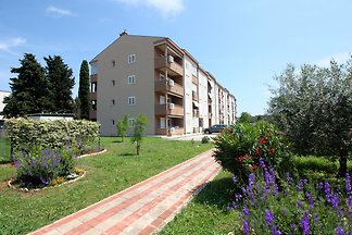 Appartamento N.1 (3 + 2) 150 m vom Kiesstrand