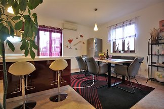 Appartamento N.1 (5 + 1) 150 m vom Kiesstrand