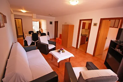 Apartment N.8, (6 + 2) 60 m vom Kiesstrand