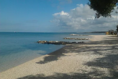 N.5 (4+2) 100 m vom Kiesstrand