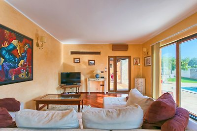 N.33 10 m from the sea 150 meters from the beach