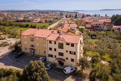 N.14 (8 + 1) con vista mare