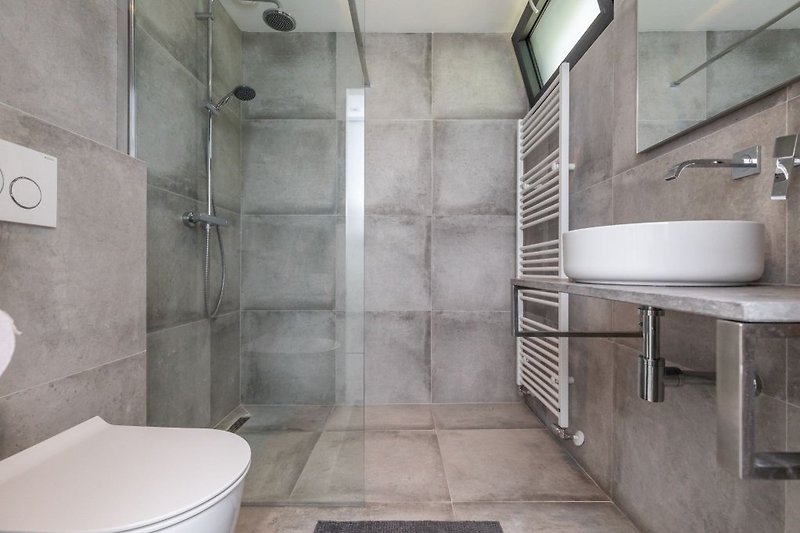 Łazienka 2 z włoskim prysznicem