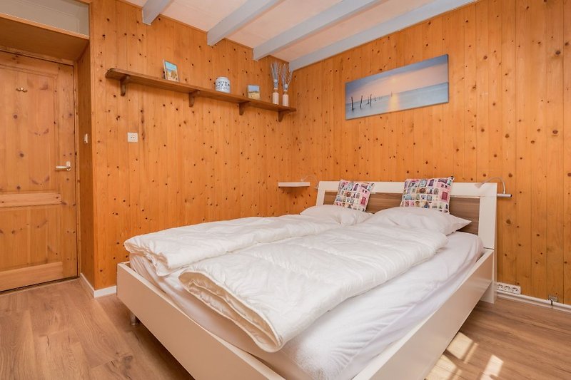 Slaapkamer 1 met tweepersoonsbed (160x200)