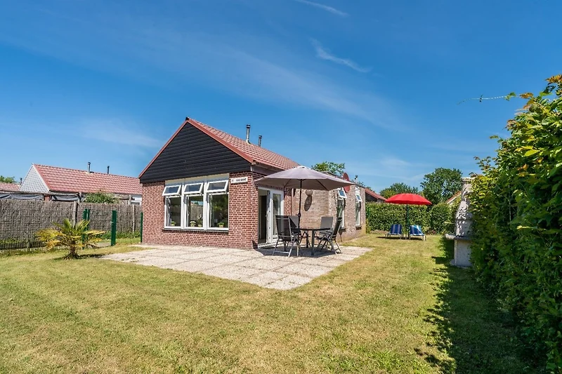 De mooie vakantiebungalow met omheinde tuin