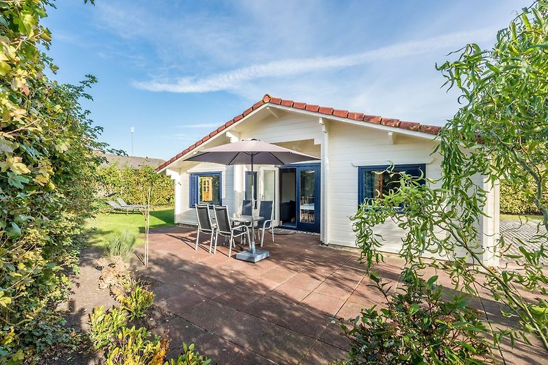 Das freistehende Ferienhaus mit sonnigem Garten