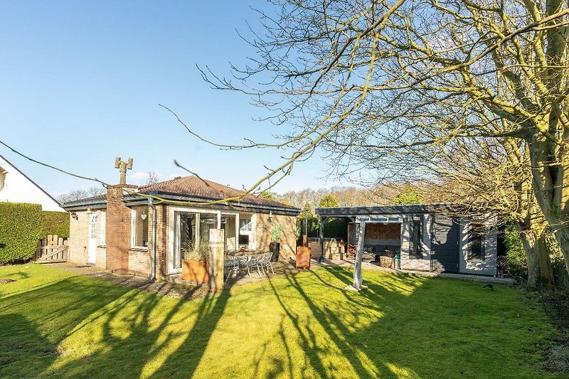 Das gemütliche Ferienhaus mit sonnigem Garten