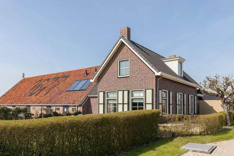 De onlangs gerenoveerde boerderij
