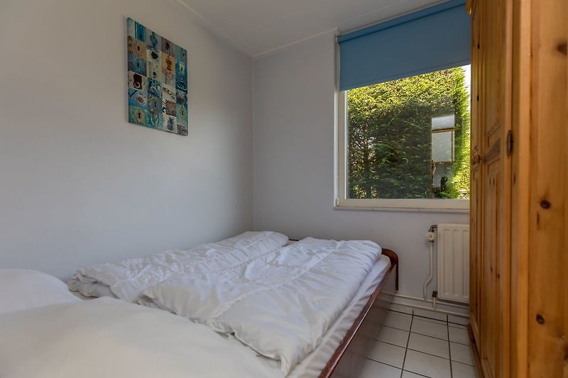 Schlafzimmer 1 mit Doppelbett (140x200)