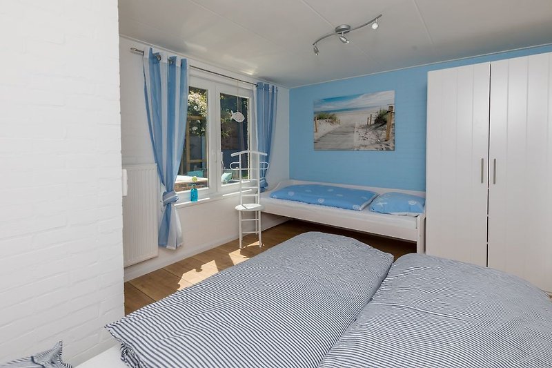 Slaapkamer 2 met tweepersoonsbed (140x200) en eenpersoonsbed