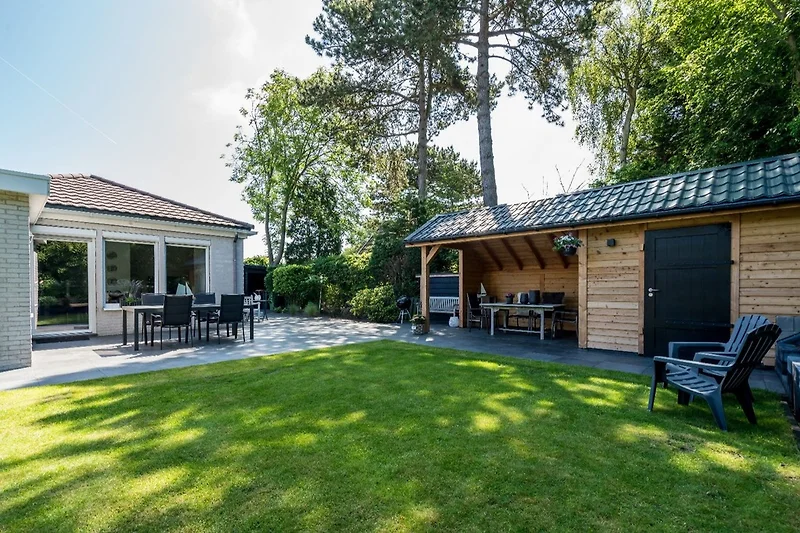 Het huis is gerenoveerd met hoogwaardige materialen