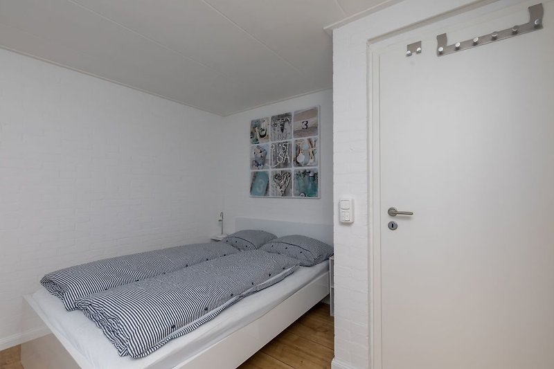 Schlafzimmer 2 mit Doppelbett (140x200) und Einzelbett