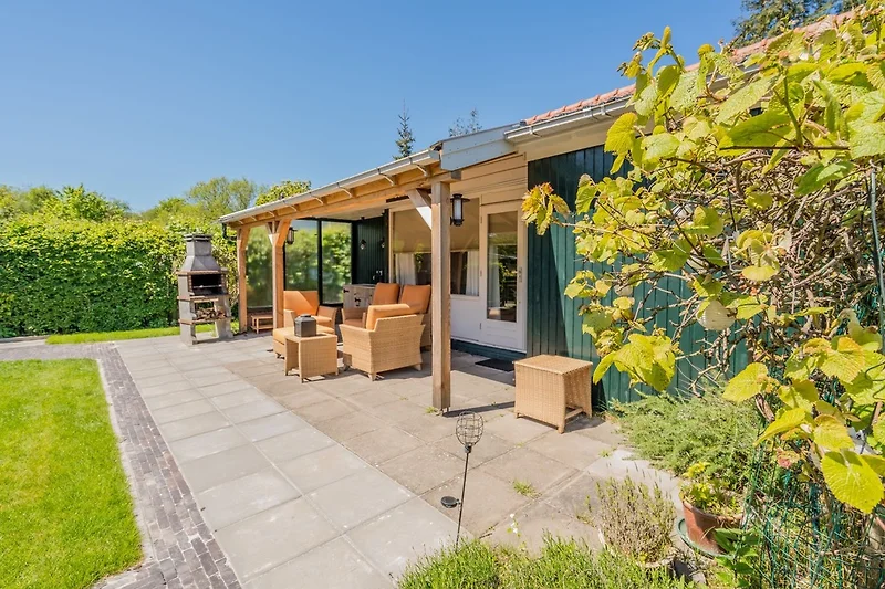 Het gerenoveerde, nieuw ingerichte vakantiehuis met een geweldige veranda