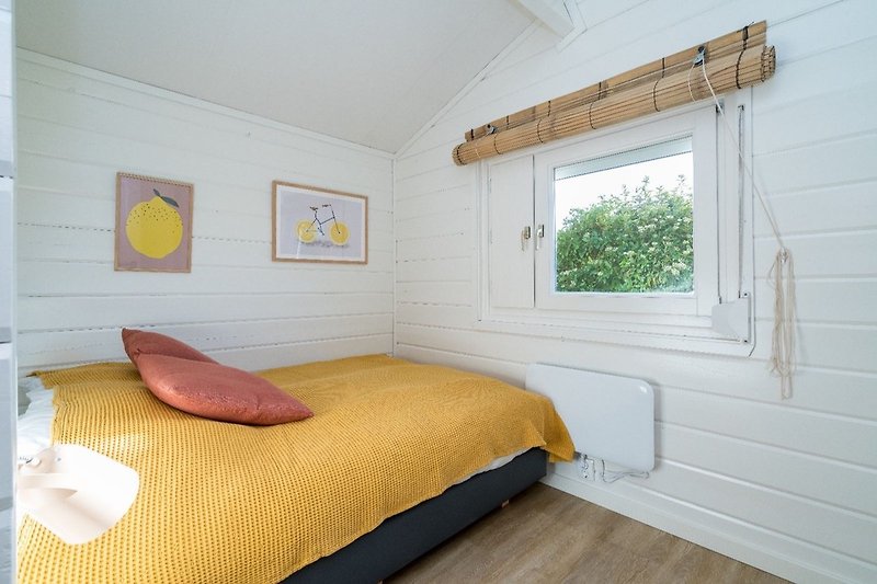 Schlafzimmer 3 mit Doppel Boxspringbett (140x200)