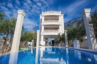 Villa Luce in Makarska bis 26 Pers.
