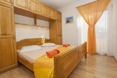Villa Alma in Makarska Apartment 1