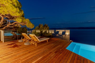 Villa Ruzmarina mit Infinity Pool