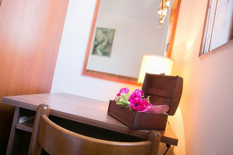 Schlafzimmer 1