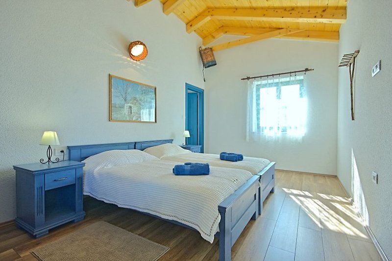 Schlafzimmer 1