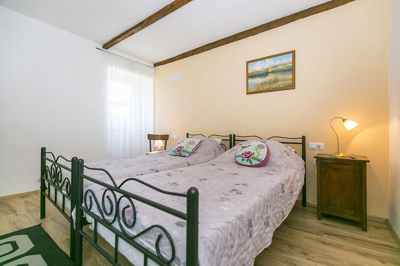 Schlafzimmer 2