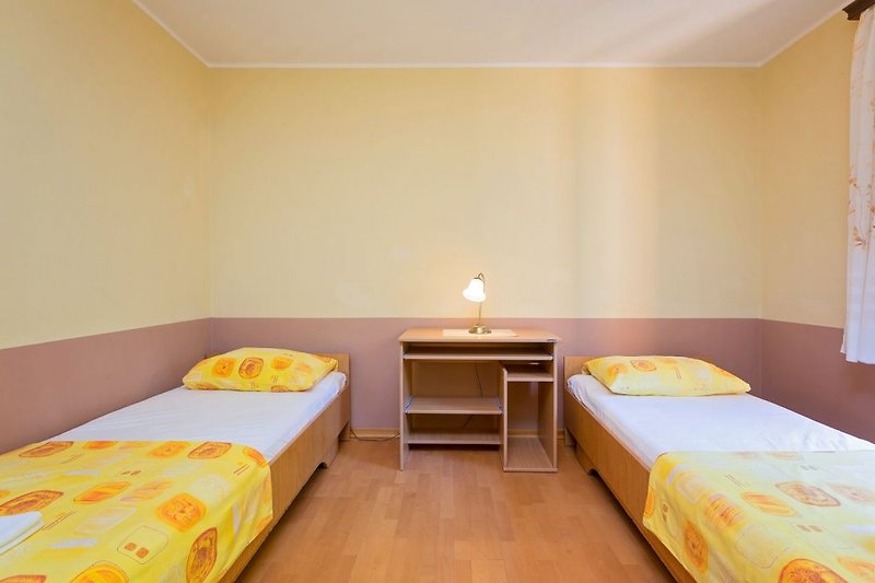 Schlafzimmer 2