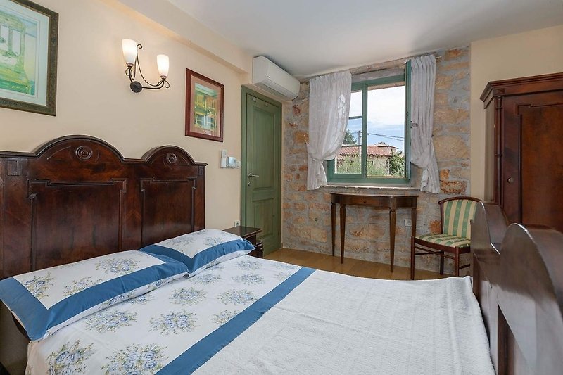 Schlafzimmer 1