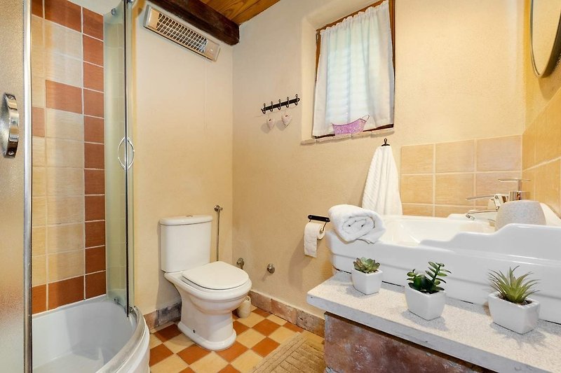 Badezimmer mit Dusche