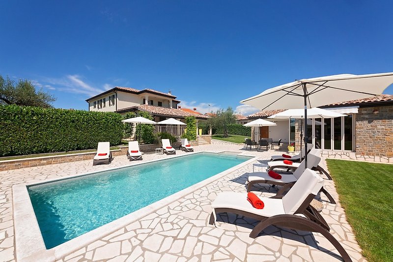 Villa Inga mit Pool