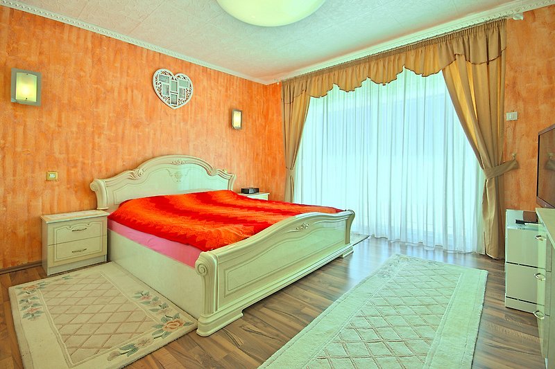 Schlafzimmer 1 