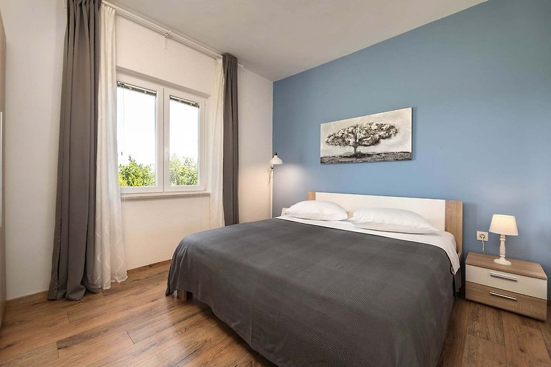 Schlafzimmer 1