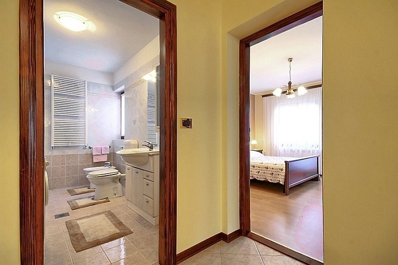 Badezimmer 1/ Sclafzimmer 1