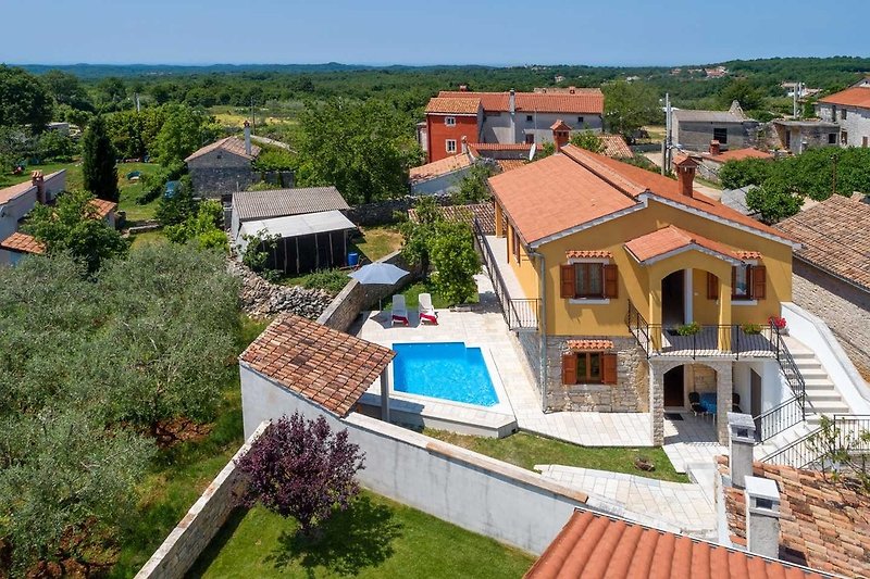 Ferienhaus mit Pool