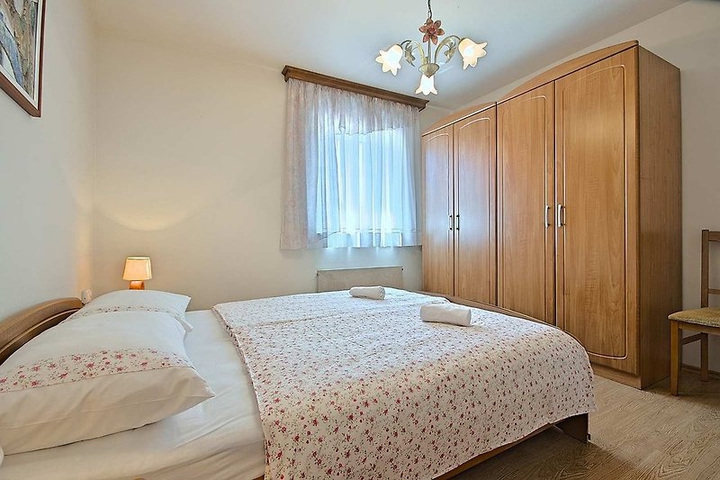 Schlafzimmer 1