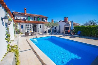 Casa Maura