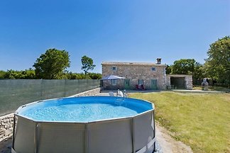 Steinhaus Ernest mit Pool