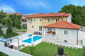 Villa Mira
