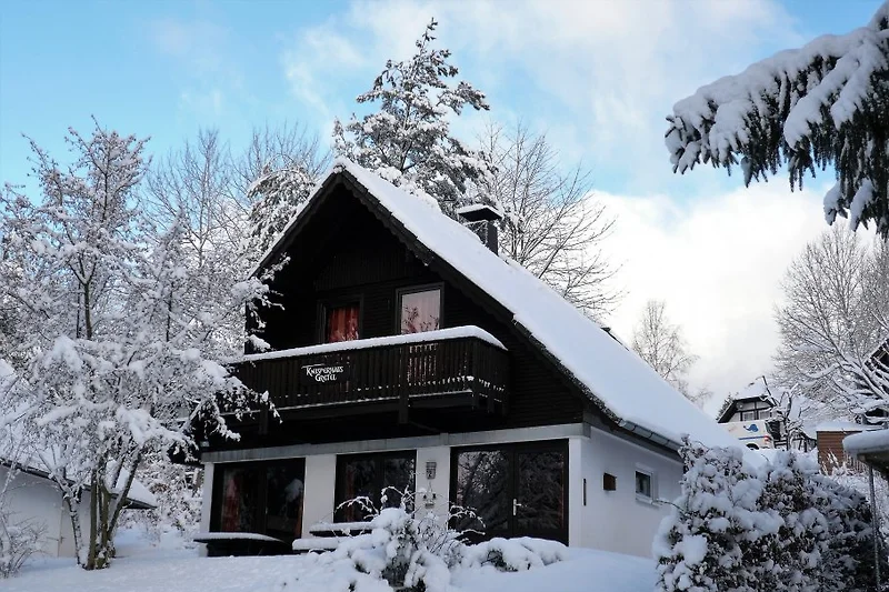 Knusperhuis in de sneeuw