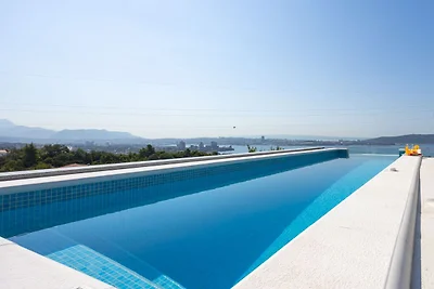 Luxusresidenz mit Rooftop-Pool