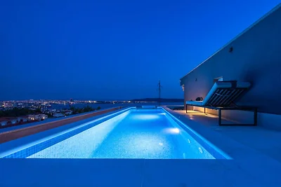 Luxusresidenz mit Rooftop-Pool