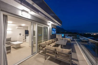 Luxusresidenz mit Rooftop-Pool