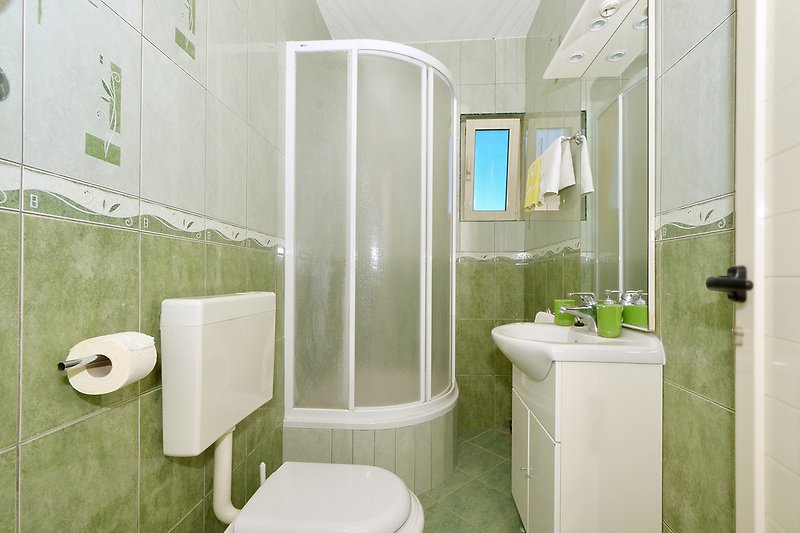 Badezimmer mit Dusche