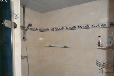 Romantica casa di canne, sauna, W-Lan