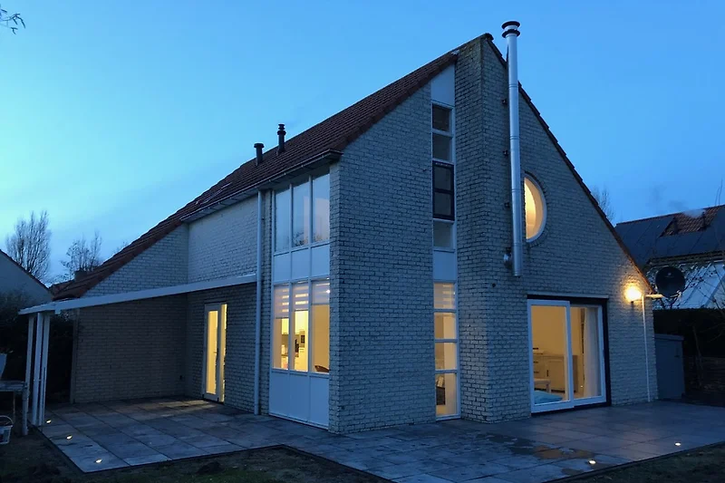 Tuinzicht in de avond