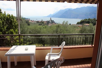 Apartment with swimming pool