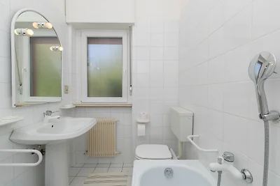 Apartment with swimming pool