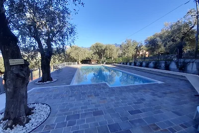 Apartment with swimming pool