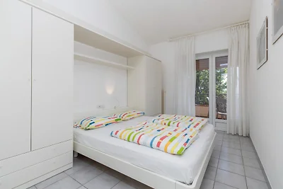 Apartment with swimming pool