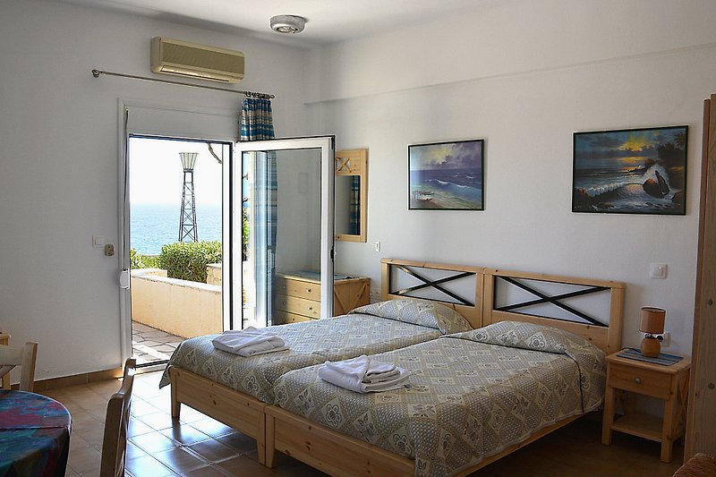 Studio for 2 or 3 people with terrace and sea view