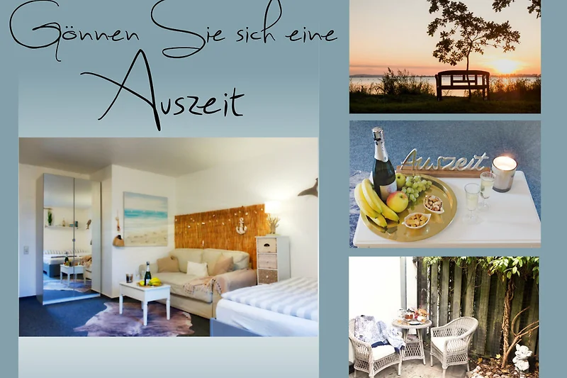 Gemütliches Zimmer mit Bett, Kissen und Werbeposter an der Wand.
