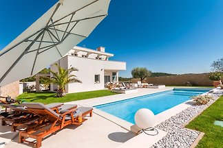 Villa White